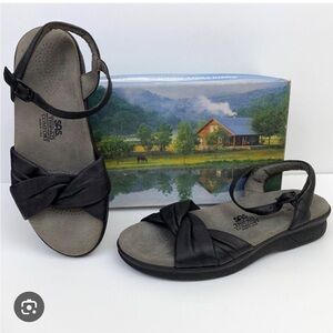 NWT Sas Twist Black Sandals